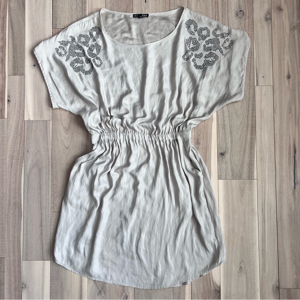 Express Cream colored dress with Black Rhinestones
Women’s size Medium